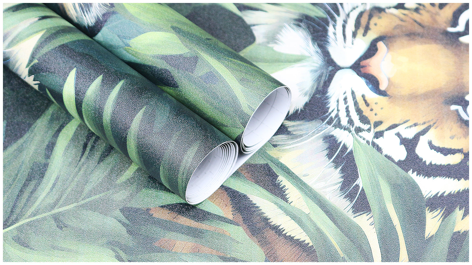 HaokHome Jungle Tiger Wallpaper - Bold Tropical Foliage and Tiger Design for Nature-Inspired Decor