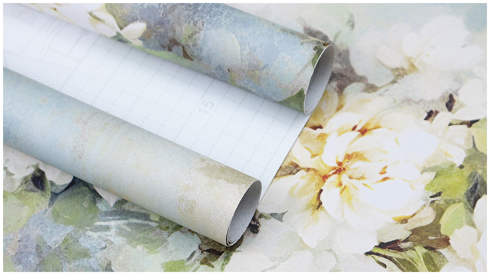 HaokHome Rustic White Floral Wallpaper Classic Elegance with a Vintage Touch