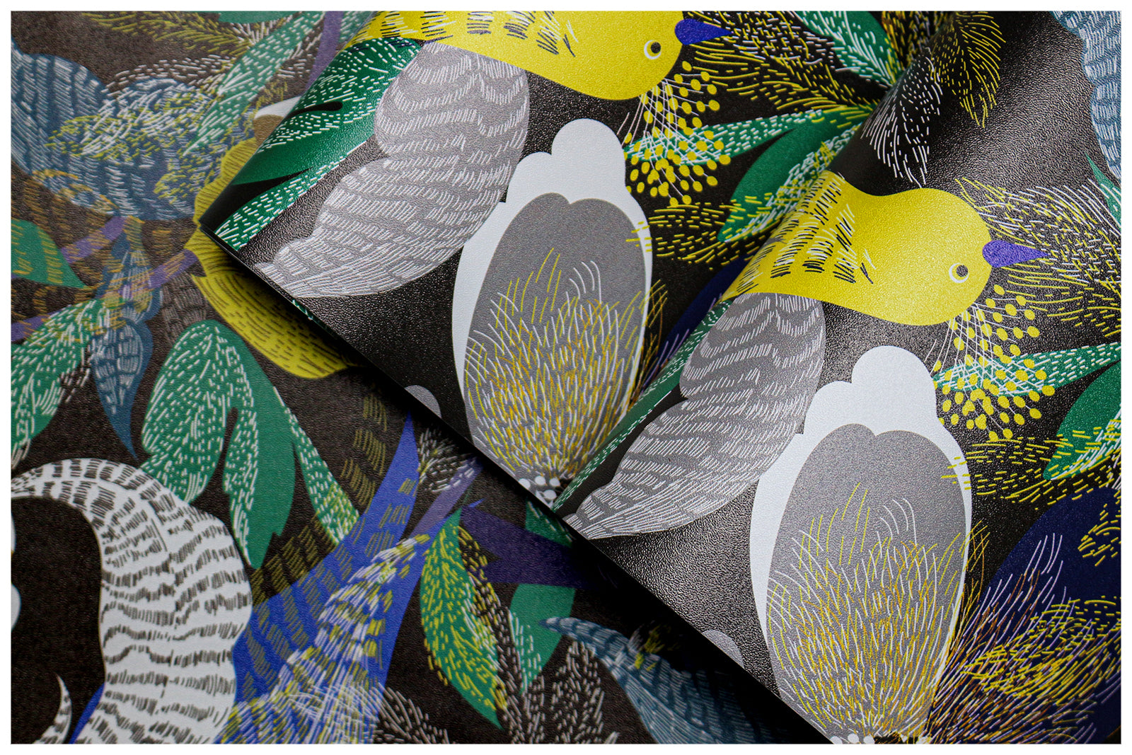 Haokhome 93096 Birds Floral Peel and Stick Wallpaper Removable Bedroom Wall Decorations